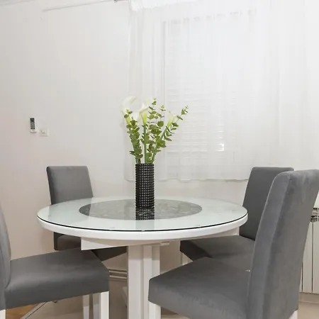 Lily Apartman