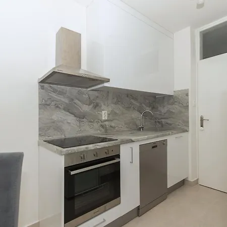 Lily Apartman
