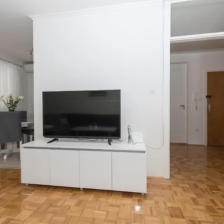 Lily Apartman Makarska