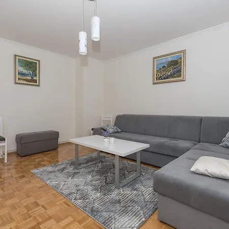 Lily Apartman *