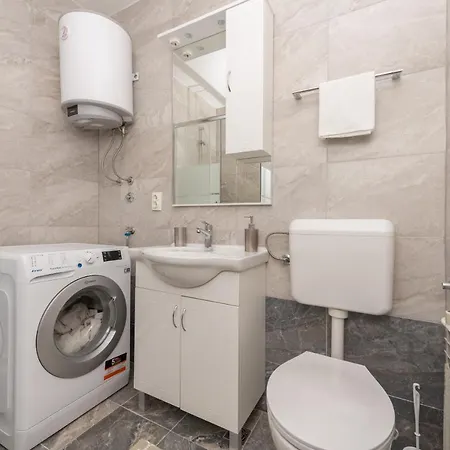 Lily Apartman Makarska