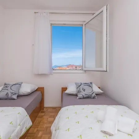 Lily Apartman *
