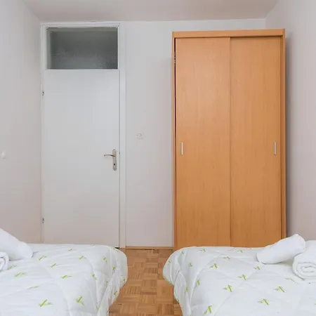 Lily Apartman